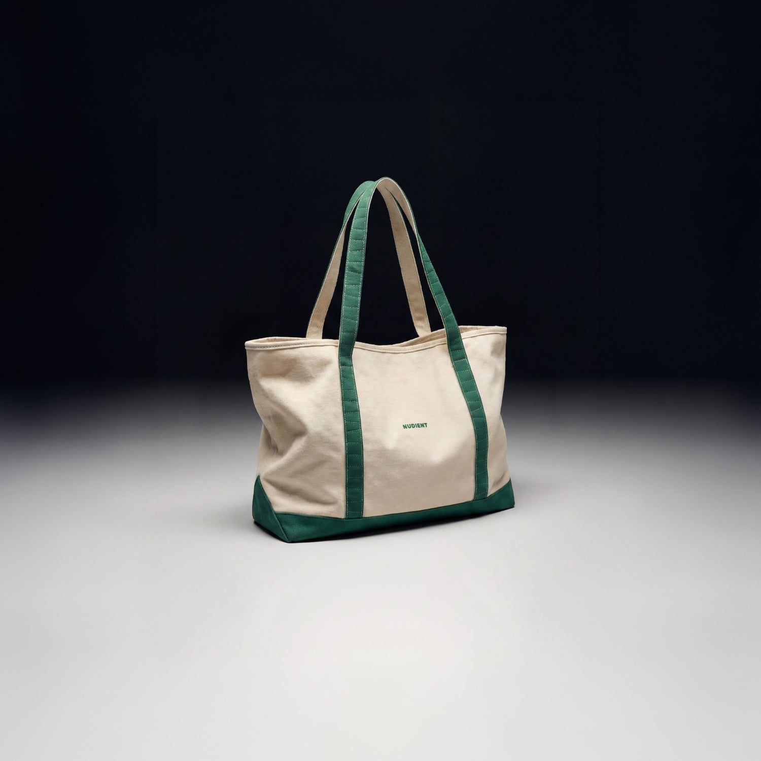 Una versión moderna del tote bag original, rediseñada y refinada.